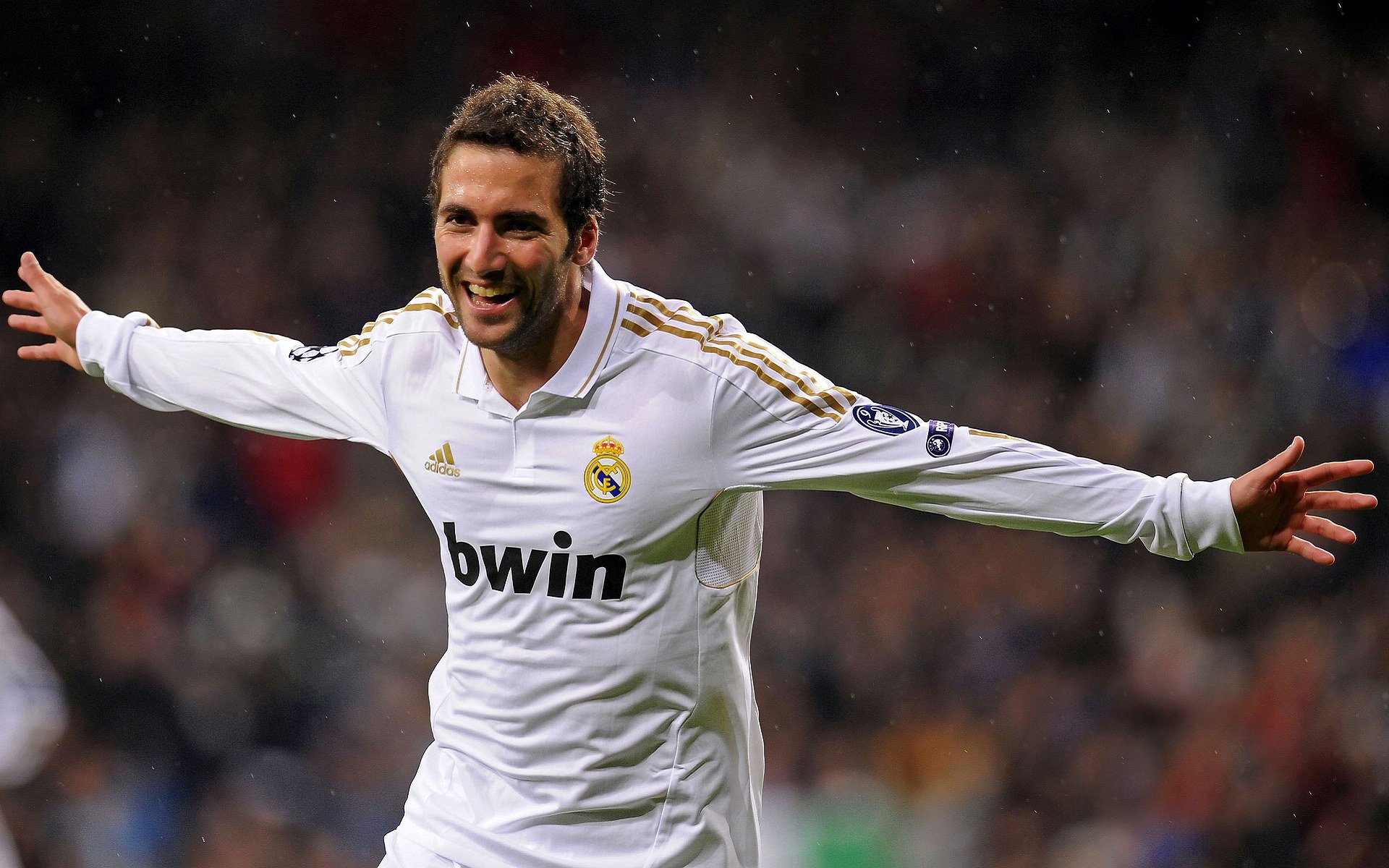 星空体育官网首页-欧洲冠军联赛：皇马逆转淘汰强敌，冠军争夺越发激烈！，皇马欧洲冠军杯次数